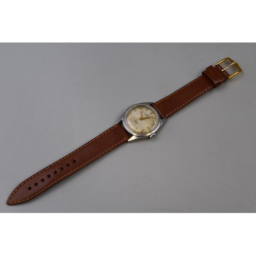 77 - A Solvil Et Titus 17 Jewels Mechanical Gents Watch With Leather Strap, Working