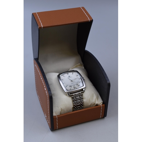 98 - A Gent's King Quartz Brushed Metal Watch, In Presentation Box. Working