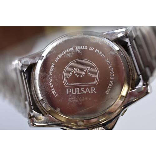 110 - Pulsar Gents Quartz Watch Complete with Case and Paperwork (Working)