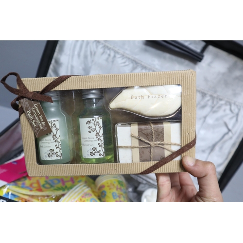 898 - Suitcase Contains Green Tea & Lemongrass Bath Set, Ice Lollies Makers and More