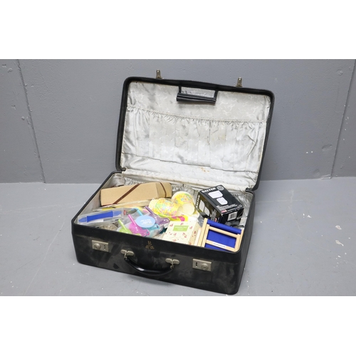 898 - Suitcase Contains Green Tea & Lemongrass Bath Set, Ice Lollies Makers and More