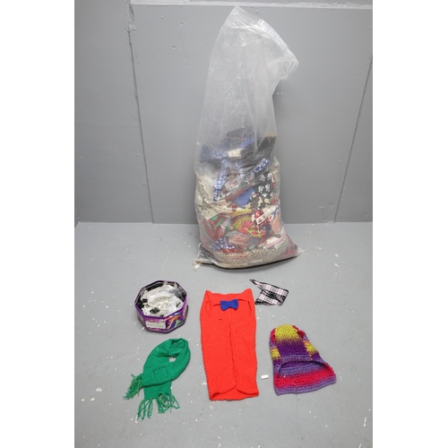 866 - Large Mixed Selection of Dogs/Cats Clothes and Accessories