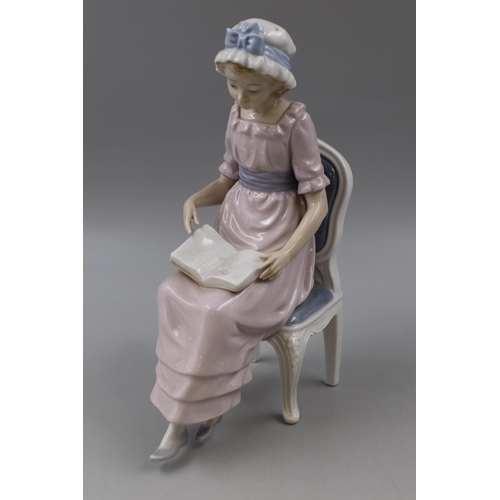 360 - Collectable Lladro Retired Porcelain Figurine 5084 of Girl with Book 9.5