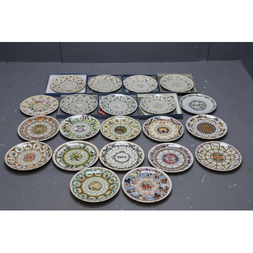 520 - Selection of Twenty-One Calendar Plates by Wedgewood Ranging from 1971-1995 includes Seven Boxed