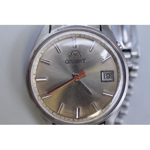 121 - An Orient Automatic 21 Jewels Day/Time Watch, Working