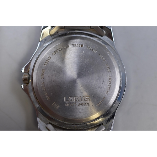 125 - A Lorus Sports Day/Time Gents Luminous Dial Watch, Working