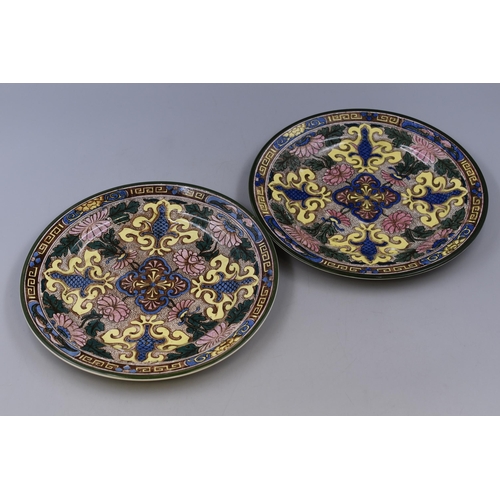 539 - Pair of Royal Doulton plates (10.5