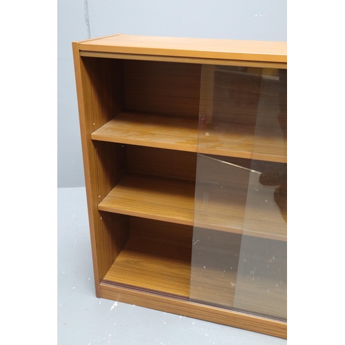 546 - Two tier display unit with glass sliding doors (31.5