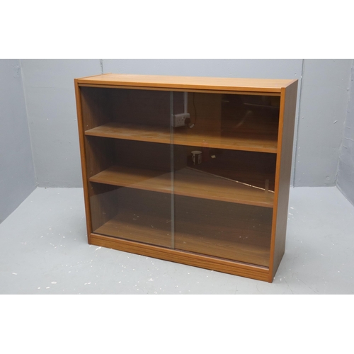 546 - Two tier display unit with glass sliding doors (31.5