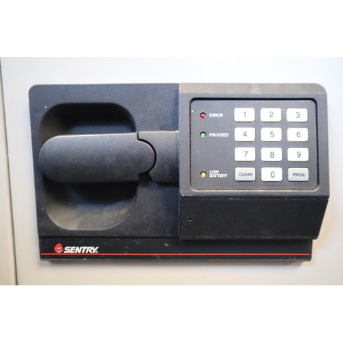 548 - Sentry Fireproof Digital Safe 20