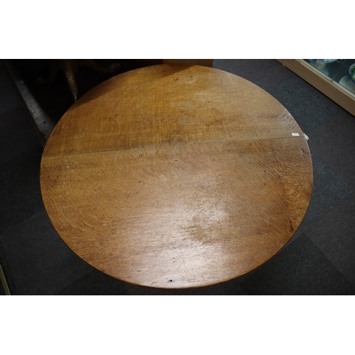 550 - Solid Oak Midi Sized Round Kitchen Table 35