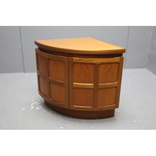 691 - Nathan Squares Teak Corner Unit (20