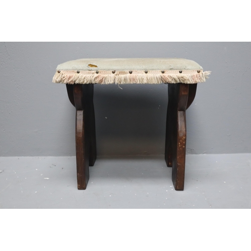 559 - Vintage Old Tudor Style Valor Covered Stool 17