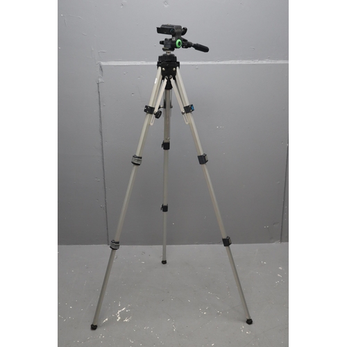 608 - A SLIK 88 Professional Camera Tripod