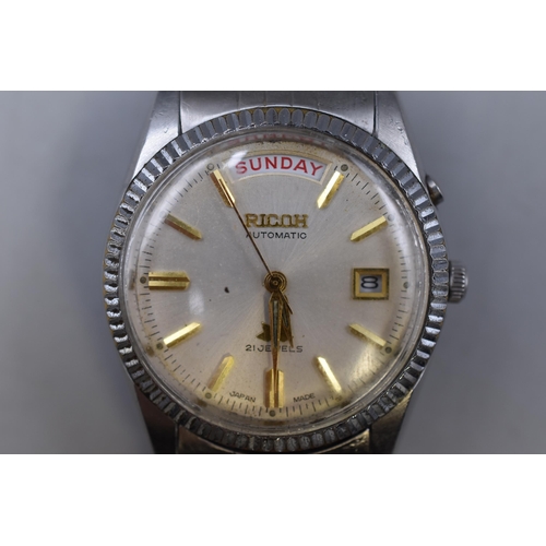 126 - A Ricoh Automatic 21 Jewels Day/Date Gents Watch, Working