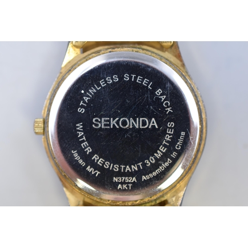 151 - Sekonda Quartz Gents Watch with Elasticated Strap and Case