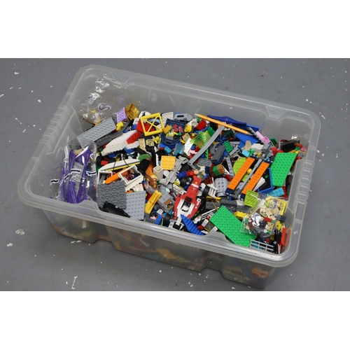 841 - Large Tub Full of Lego 10.2 Kg