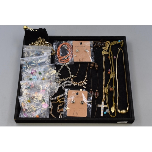 178 - Mixed Selection of Jewellery Items to include Necklaces, Bracelets and Earrings