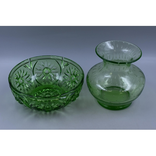 370 - 1960s retro chunky green vase with control released bubble pattern (7