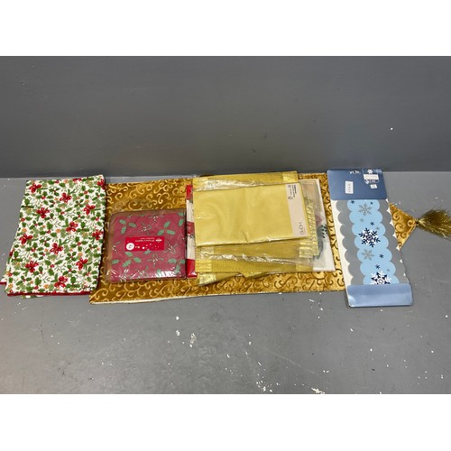 624A - Selection of Christmas Table Cloths, Runner, Napkins and Card Holder