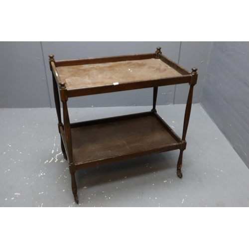 692 - Vintage wooden tea trolley with two levels and wheels (28