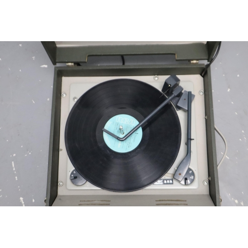 858 - Vintage Murphy Record Player with Built in Speaker Powers on but makes a loud buzzing noise with no ... 