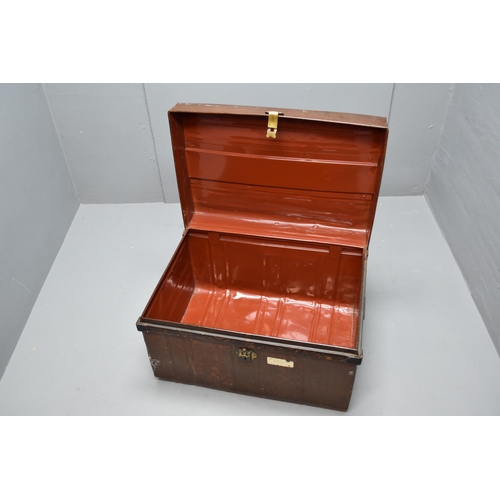 648 - Vintage metal travel trunk (18