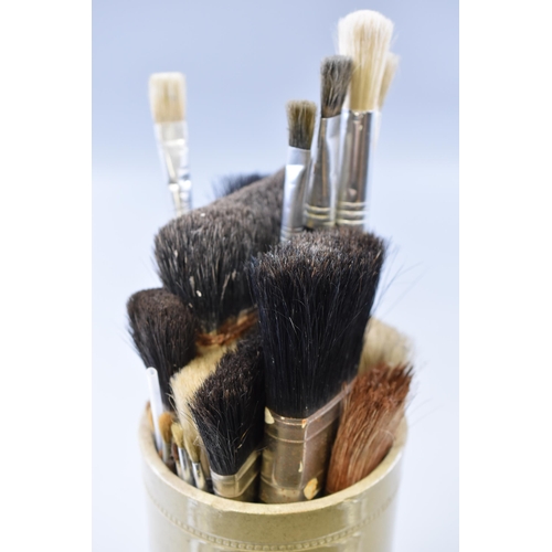 380 - Selection of art paint brushes and paint brush's