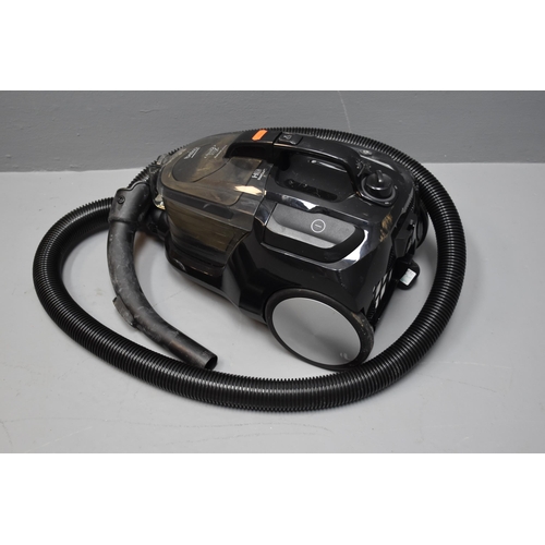 645 - Three hoover/vacuum cleaners - Hoover H-Upright 300, Wicks 20L 1250W and a Beko performance cyclone ... 