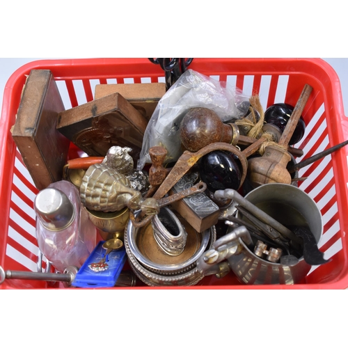 760 - A Selection of Various Metalware To Include Wine Coasters, Scissors, Printing Blocks, Napkin Rings, ... 