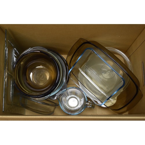 805 - Selection of glass kitchen items (some Pyrex) to include jug and measuring glass, casseroles, servin... 