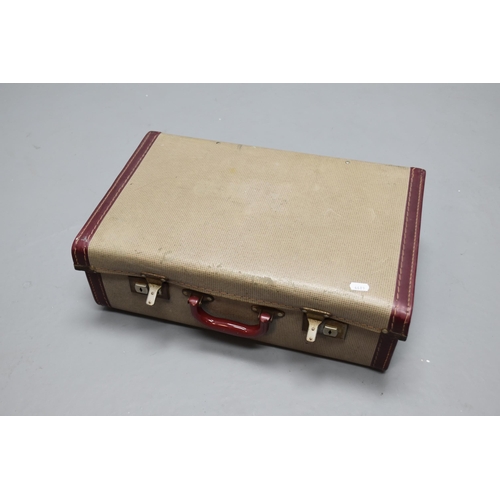 785 - Vintage suitcase with leather edging (8