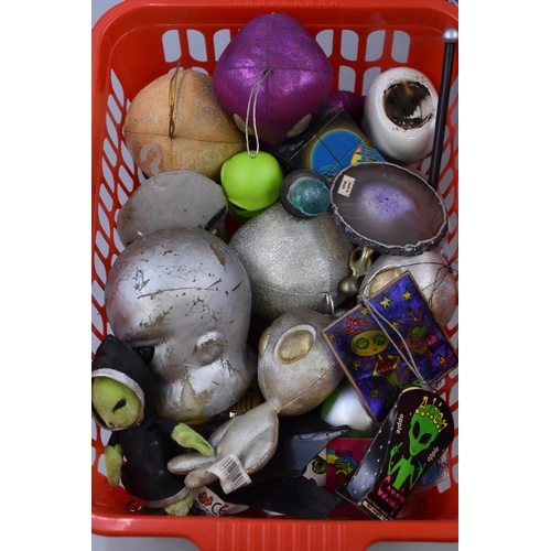 541 - A Large Selection of Alien Items To Include Soft Toys, Glow in The Dark Items, Agate, Various Mugs, ... 