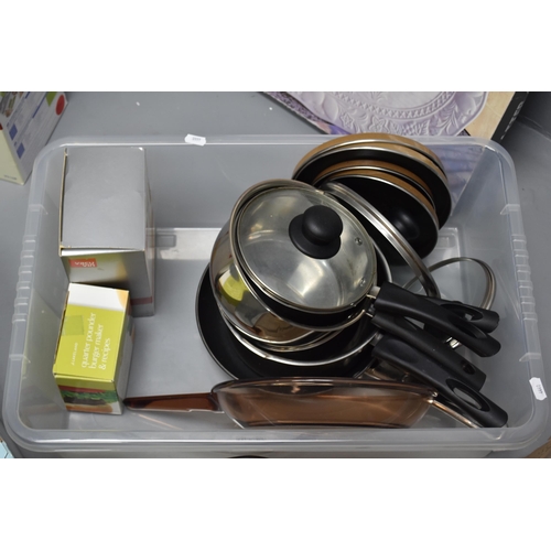 812 - A Selection of Kitchenalia To Include Various Pans, Pinapple Slicer, Ice Cream Making Machine (Untes... 