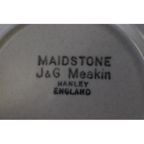 311 - A Retro Twenty-Eight 1970's J&G Meakin Maidstone Tea/Dinner Service, AF