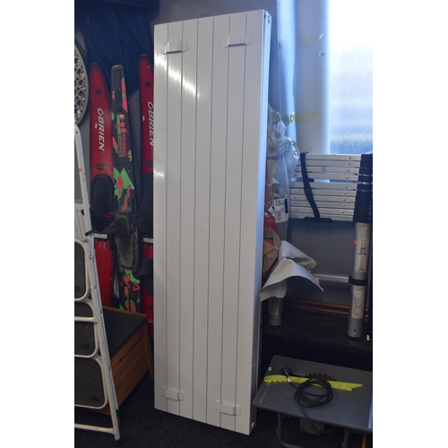 572 - **NO POSTAGE** Large Wall Mounted Radiator Approx 71