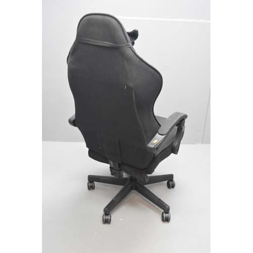 520 - Sitmod Gaming Chair with Footrest and Massage Lumbar Pillow, a/f