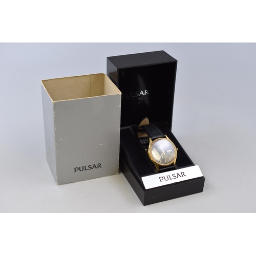 92 - Gents Pulsar quartz day/date watch in black with black strap boxed and in working condition