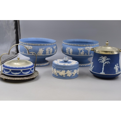 285 - Five Pieces of Wedgwood Jasperware To Include Two Large Pedestal Bowls (Approx 21cm Diameter), Lidde... 