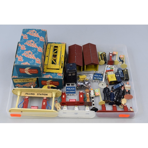 194 - Collection of Various Vintage Die-Cast Metal Accessories To Include Fuel Pumps, Boxed Railway Signal... 