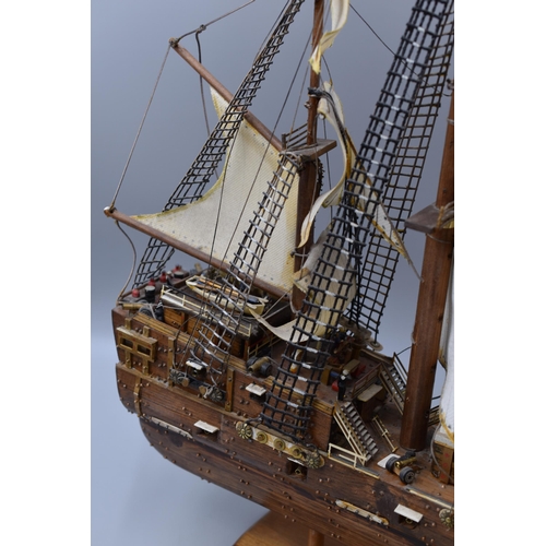 301 - Band o gold model ship of a galleon ship with cannons and mini figurines (A/F) (20