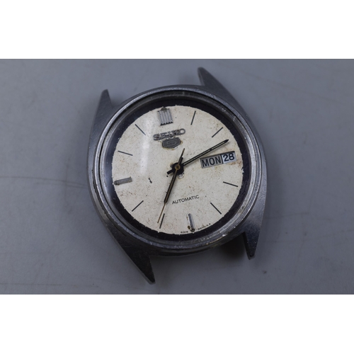 94 - A Seiko 5 Automatic 21 Jewels Day/Date Watch Head, Working