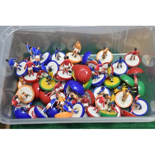 409 - Selection of Subbuteo accessories with Players, Pitch, Floodlights, Nets and Box