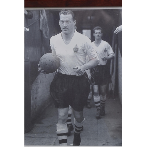 417 - Framed And Glazed Signed Photo Of Nat Lofthouse, Former Bolton Wanderers and England Player, Sze App... 