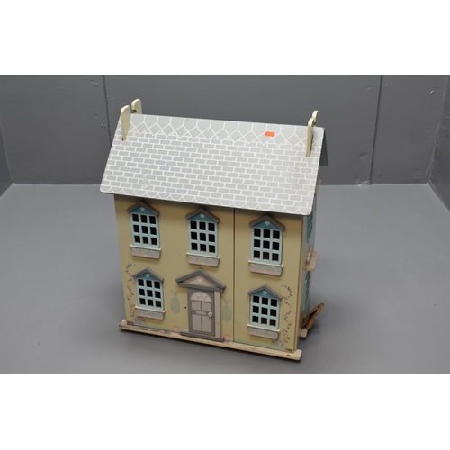 543 - Wooden dolls house with some furniture (A/F)