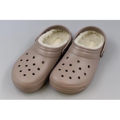 676 - Pair of Mushroom Fur Lined Crocs Size J5 Kids 5(38)