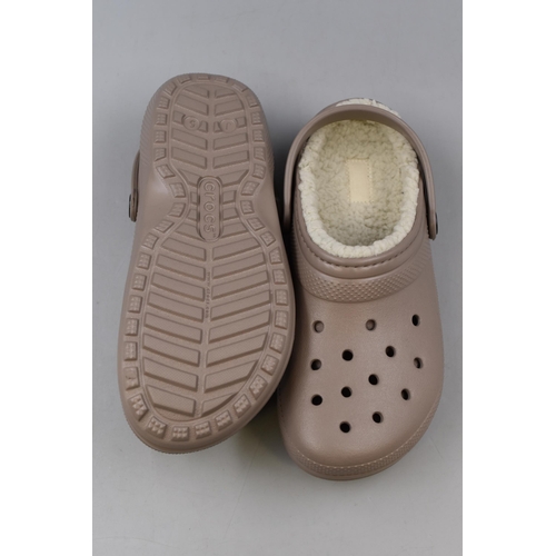 676 - Pair of Mushroom Fur Lined Crocs Size J5 Kids 5(38)