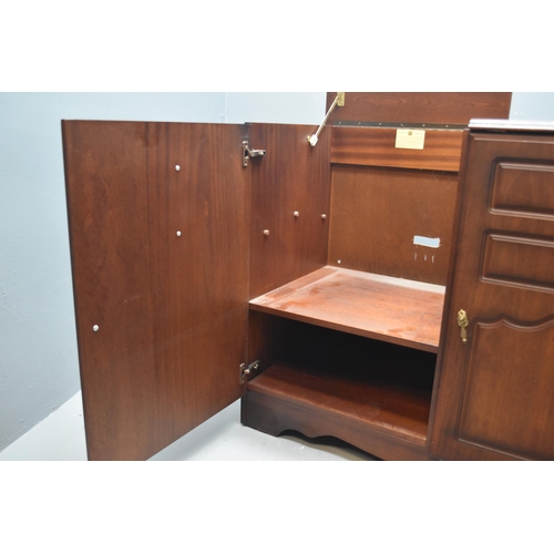 558 - Nice Quality Rossmore Two Door Media/Record Player Unit Housing a Single Top Drawer over Record Stor... 