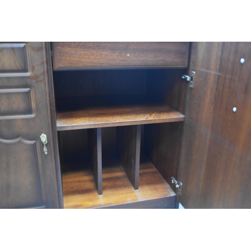 558 - Nice Quality Rossmore Two Door Media/Record Player Unit Housing a Single Top Drawer over Record Stor... 