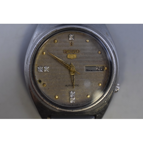 74 - Seilko 5 Automatic 17 Jewels Day / Date Gents Watch (Working)